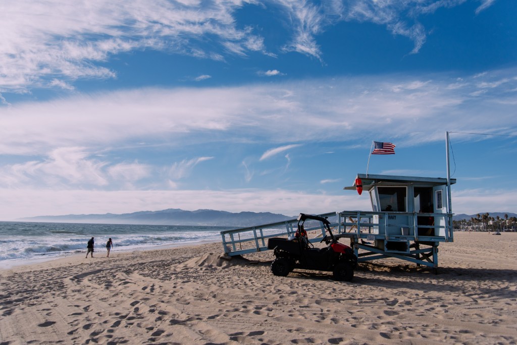 Sunny day at Santa Monica Beach in Los Angeles, California - Luxury Escapes