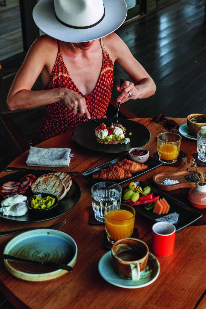 Mt. Mulligan Lodge's restaurant, featuring a seasonally focused breakfast - Luxury Escapes