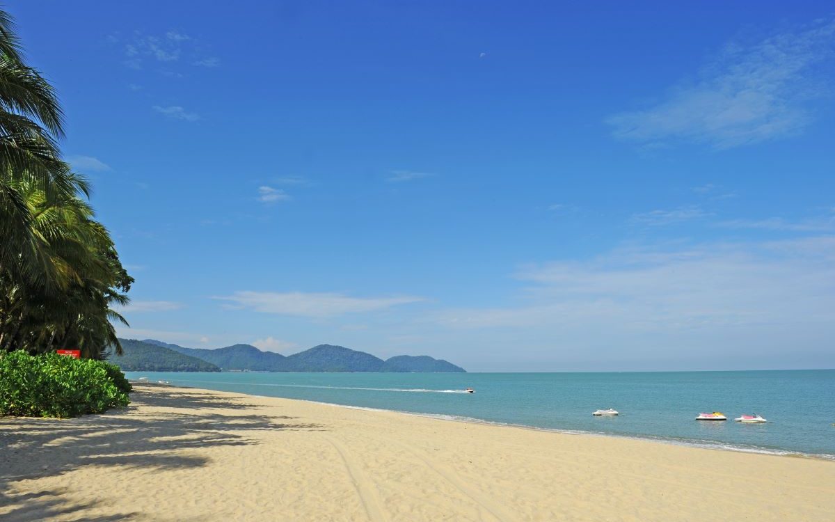 Island-hopping from Langkawi is an excellent way to experience the many beautiful islands of Malaysia, including stunning Penang Island - Luxury Escapes