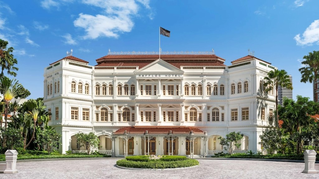 The white palatial facade of Raffles Singapore, one of the most extraordinary heritage hotels - Luxury Escapes